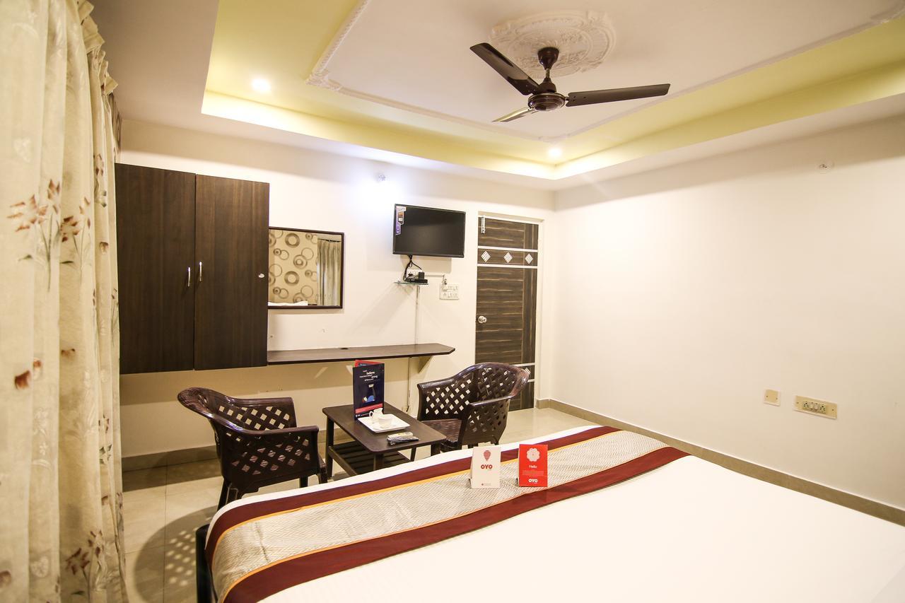 Oyo 9207 Chakri Guest House 비사카파트남 외부 사진